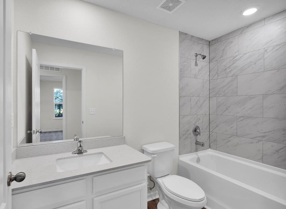 33 Pineapple Dr, Palm Coast FL  32164-7061 exterior