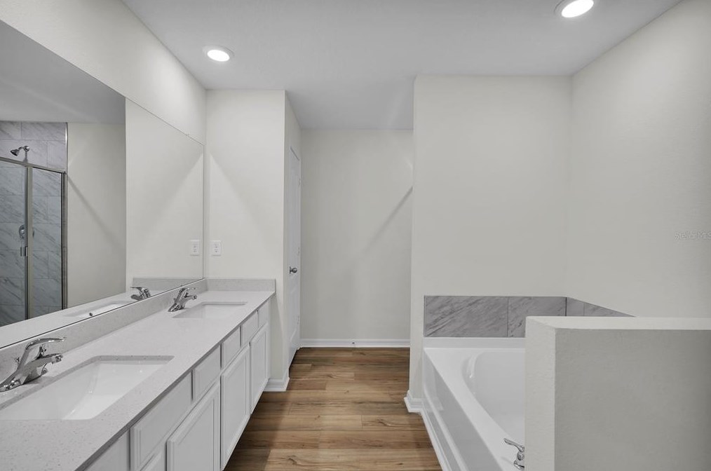 33 Pineapple Dr, Palm Coast FL  32164-7061 exterior