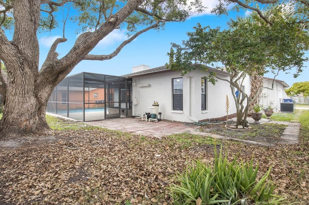 7252 Isle Dr, Port Richey FL  34668-5727 exterior