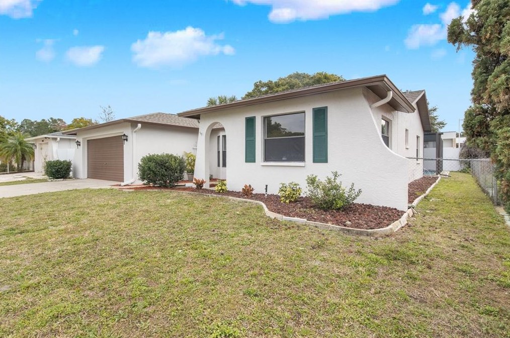 7252 Isle Dr, Port Richey FL  34668-5727 exterior