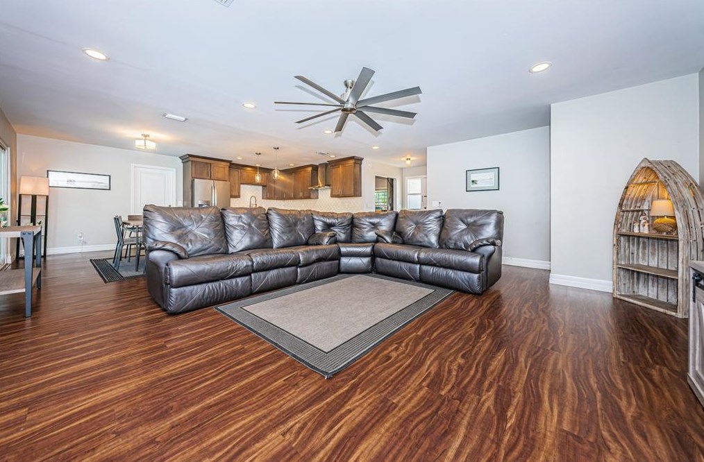 4703 Bay Crest Dr, Tampa FL  33615-4401 exterior