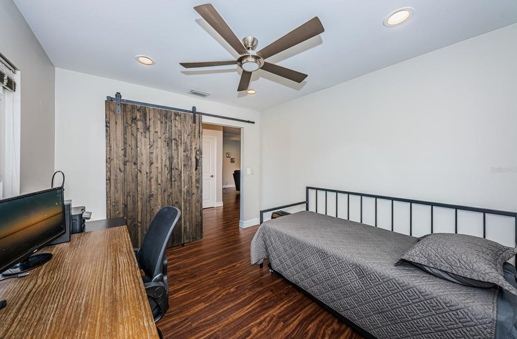 4703 Bay Crest Dr, Tampa FL  33615-4401 exterior