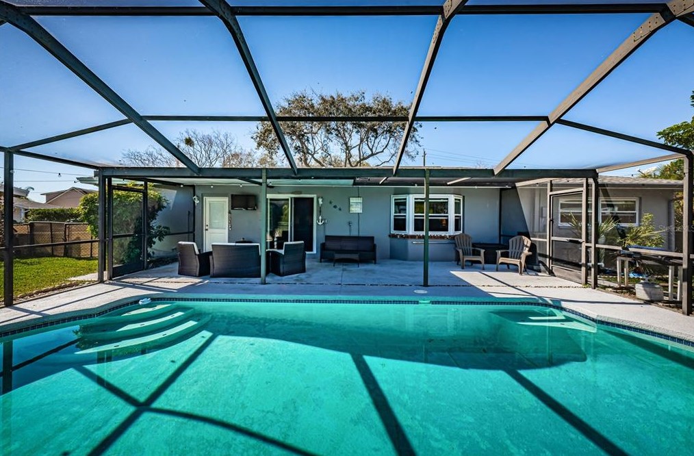 4703 Bay Crest Dr, Tampa FL  33615-4401 exterior