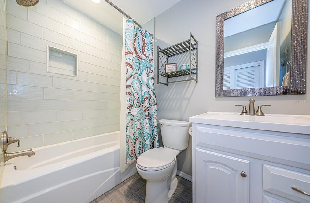 4703 Bay Crest Dr, Tampa FL  33615-4401 exterior