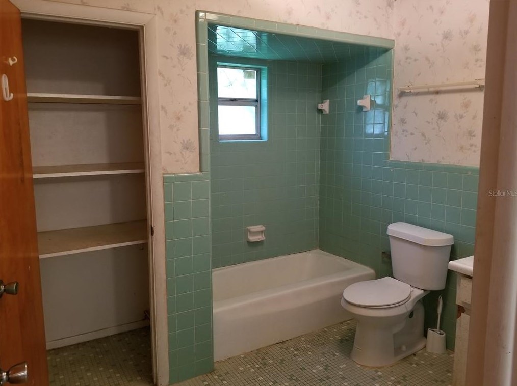 3502 12th St, Tampa FL 33605-1016 exterior