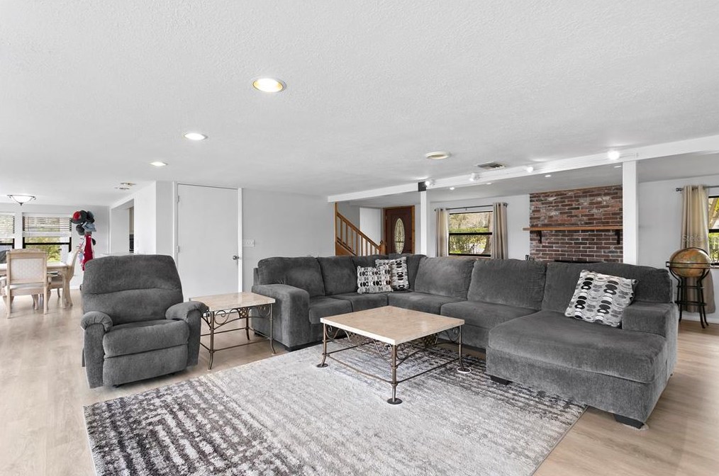 8535 Old Country Rd, Odessa FL  33556-4227 exterior