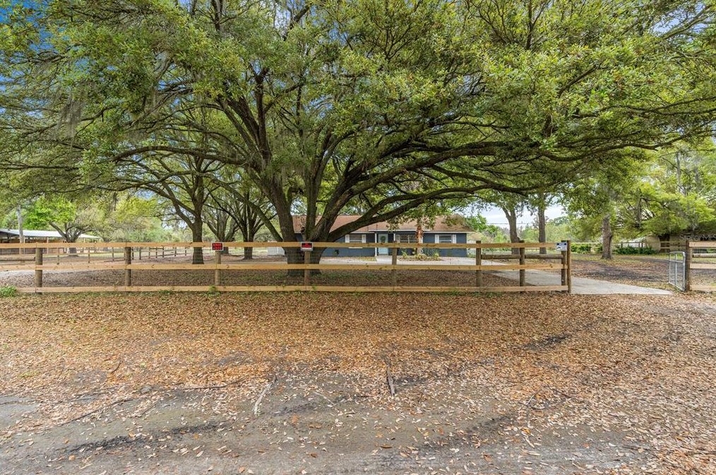 6610 Papa Guy Ln, Plant City FL  33565-7307 exterior