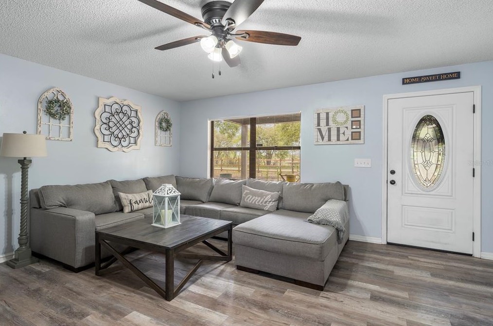 6610 Papa Guy Ln, Plant City FL  33565-7307 exterior