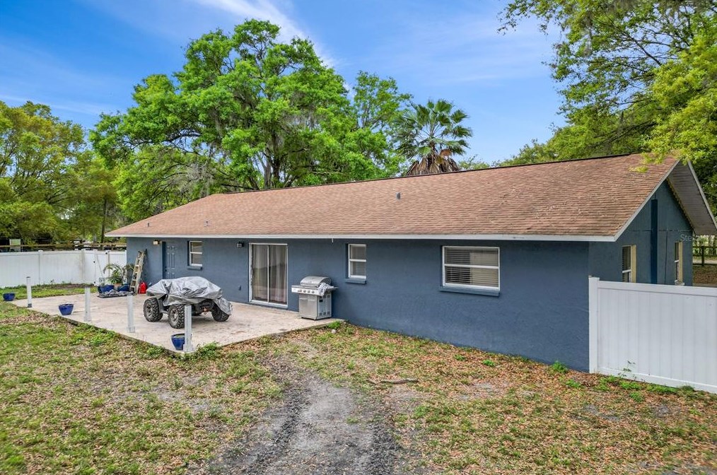 6610 Papa Guy Ln, Plant City FL  33565-7307 exterior