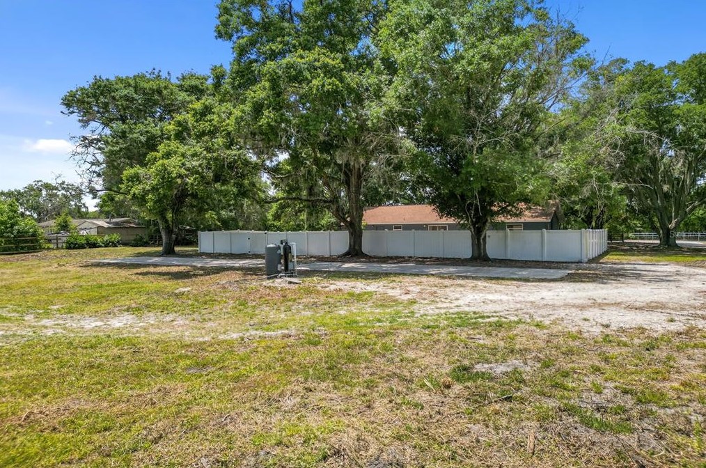 6610 Papa Guy Ln, Plant City FL  33565-7307 exterior