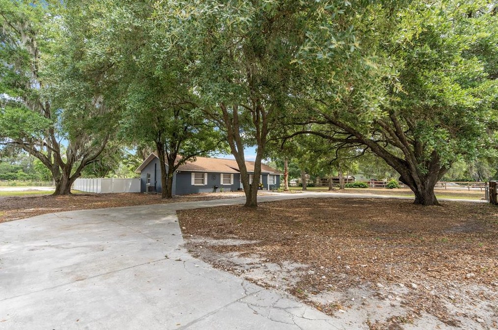 6610 Papa Guy Ln, Plant City FL  33565-7307 exterior