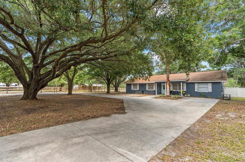 6610 Papa Guy Ln, Plant City FL  33565-7307 exterior