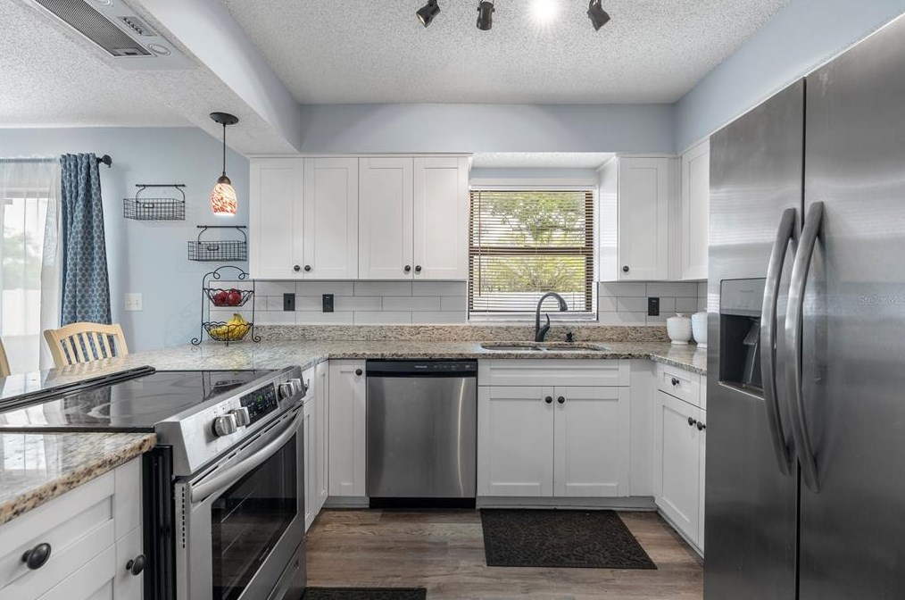 6610 Papa Guy Ln, Plant City FL  33565-7307 exterior