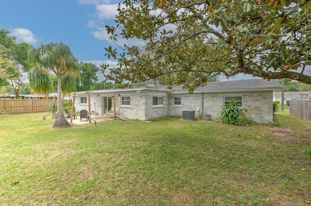 2204 Malibu Dr, Brandon FL  33511-7236 exterior