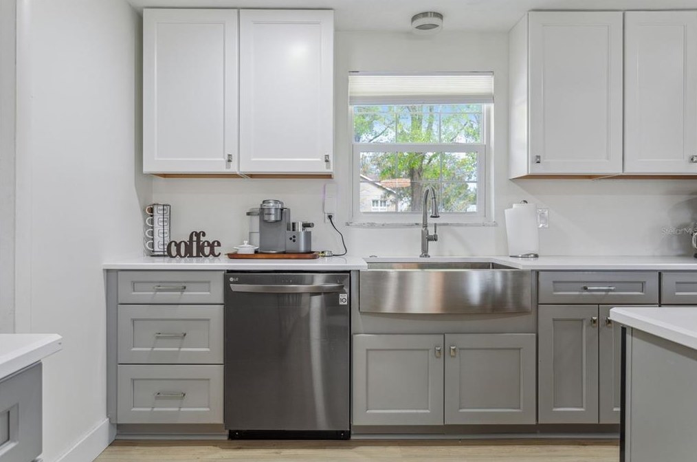 37235 Temple Ave, Zephyrhills FL  33541-4212 exterior