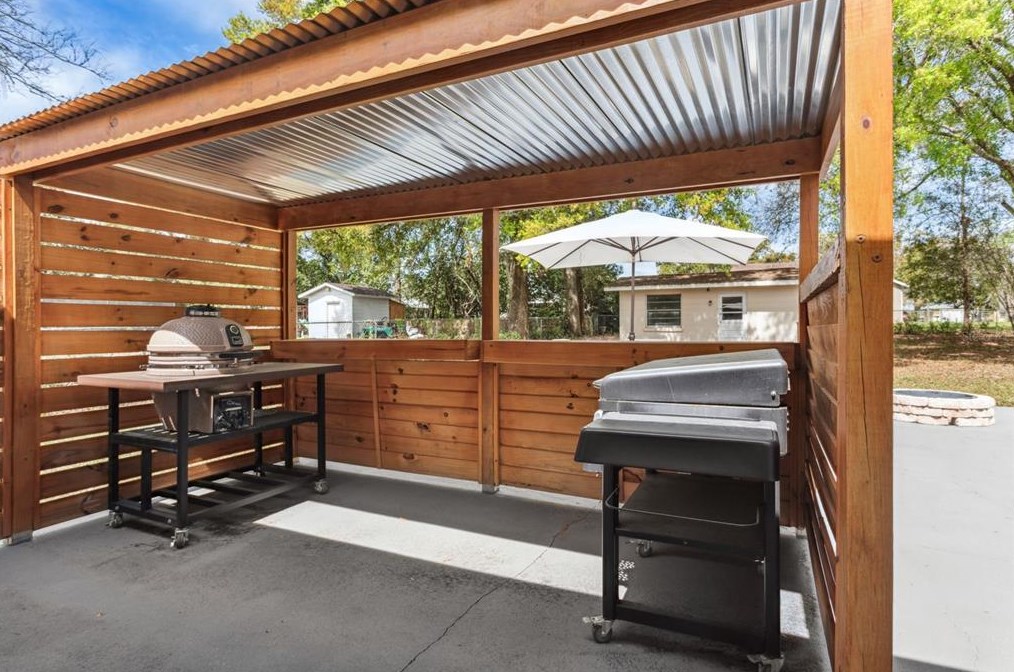 37235 Temple Ave, Zephyrhills FL  33541-4212 exterior