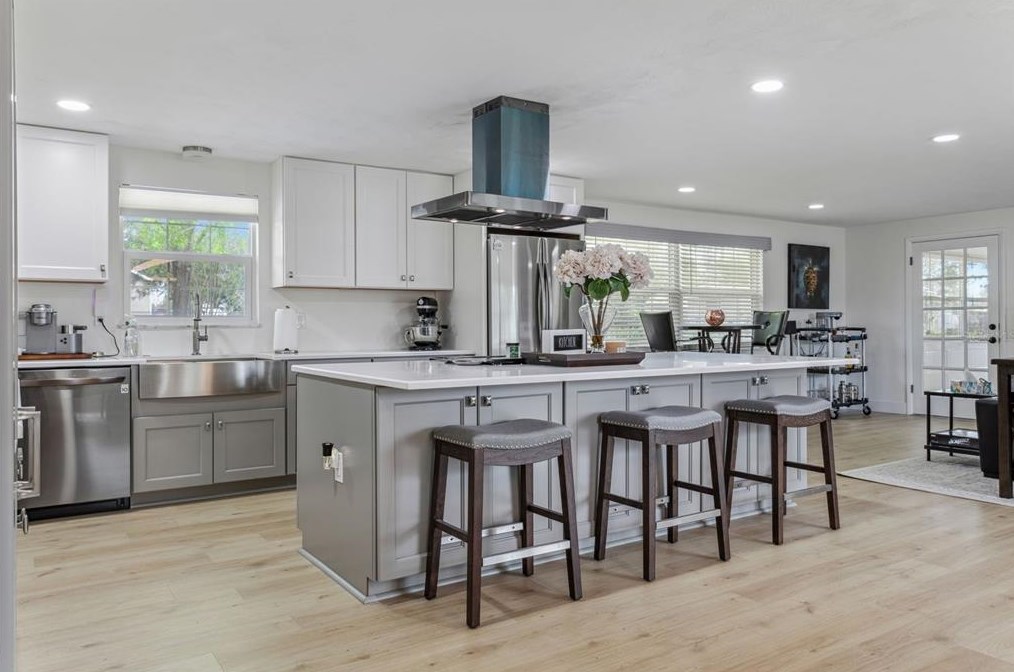 37235 Temple Ave, Zephyrhills FL  33541-4212 exterior