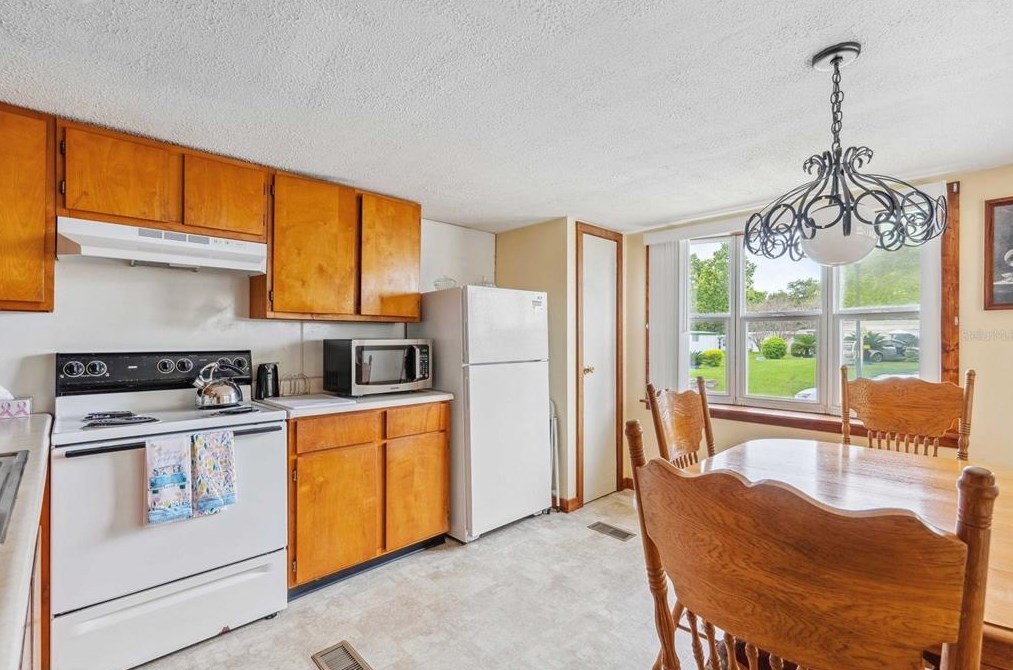 38432 Beniger Dr, Zephyrhills FL  33540-6513 exterior