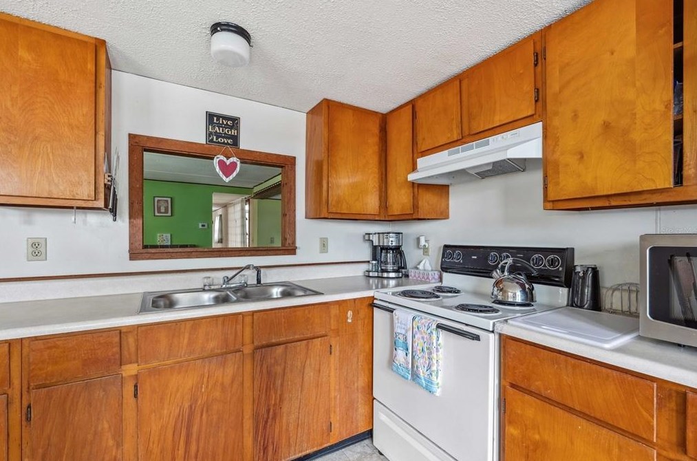 38432 Beniger Dr, Zephyrhills FL  33540-6513 exterior
