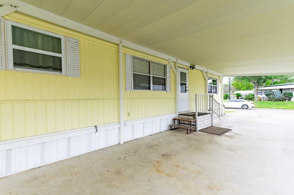 38432 Beniger Dr, Zephyrhills FL  33540-6513 exterior