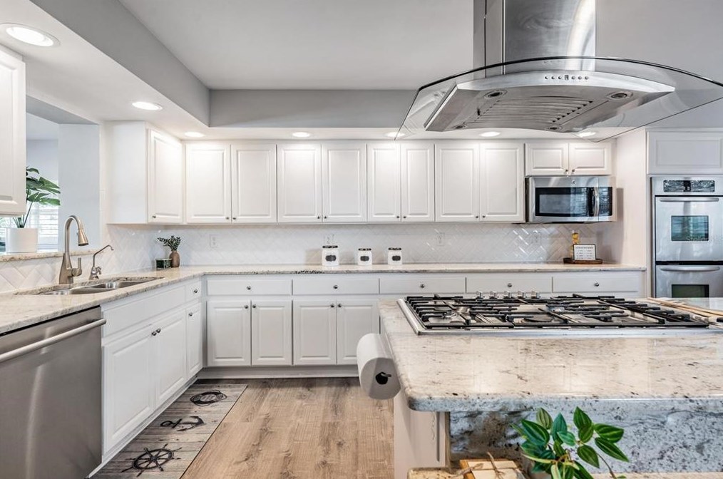 2303 Manhattan Ave, Tampa FL  33629-5633 exterior