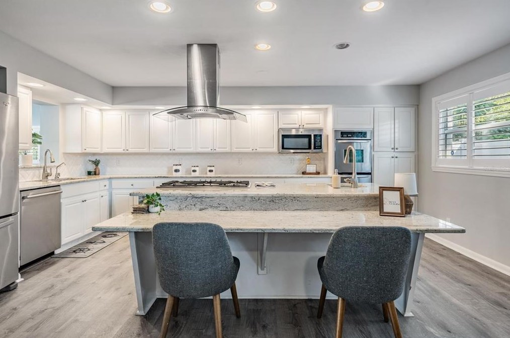 2303 Manhattan Ave, Tampa FL  33629-5633 exterior