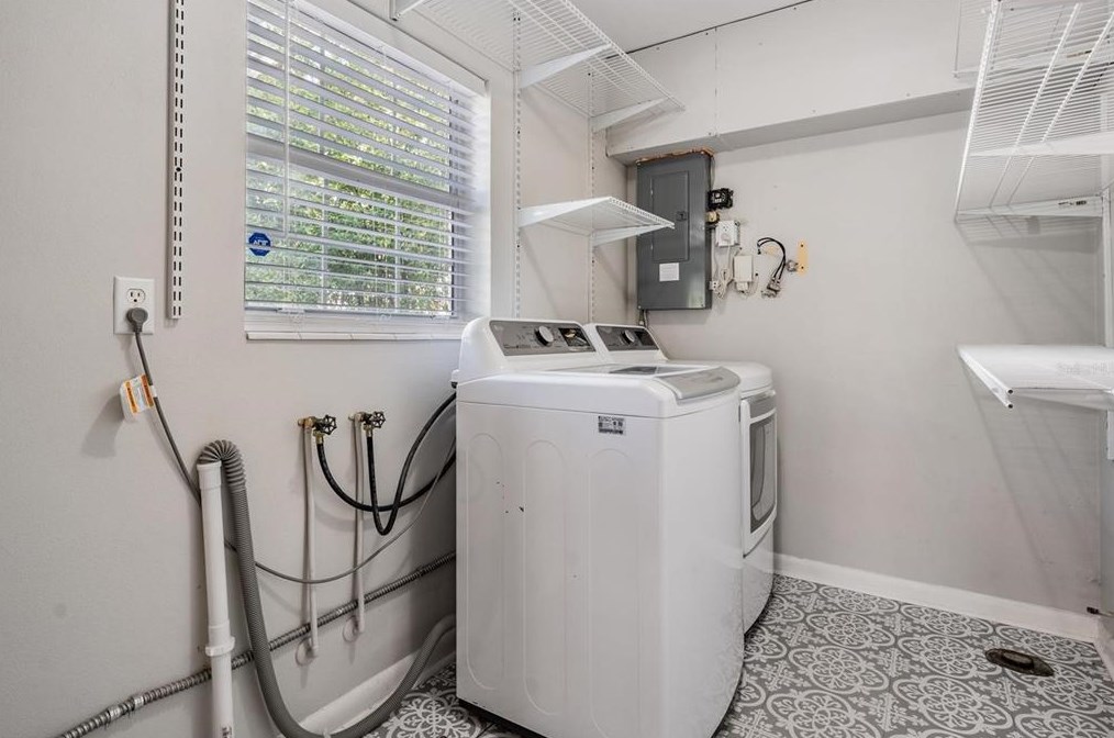 2303 Manhattan Ave, Tampa FL  33629-5633 exterior