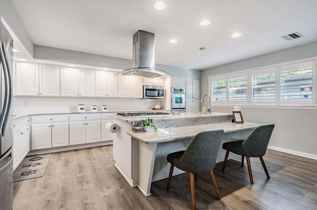 2303 Manhattan Ave, Tampa FL  33629-5633 exterior