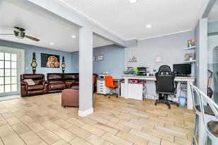 933 Coachlight Ln - Photo 7