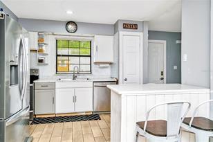 933 Coachlight Ln - Photo 5