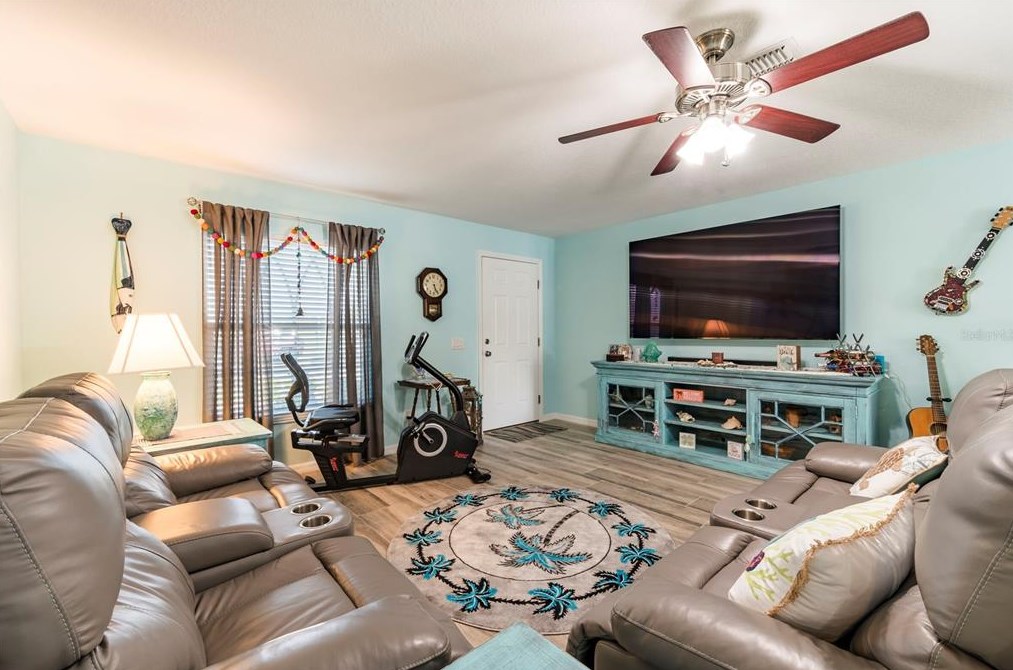 1336 74th St, Saint Petersburg FL  33710-4529 exterior