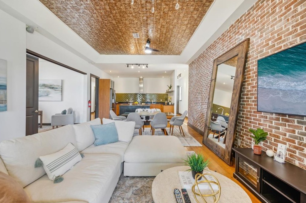 409 4 Ave, Largo FL 33770-1548 exterior