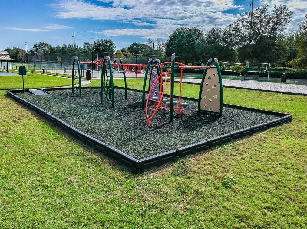 7513 Canal Point Ct, Zephyrhills FL  33545-8285 exterior