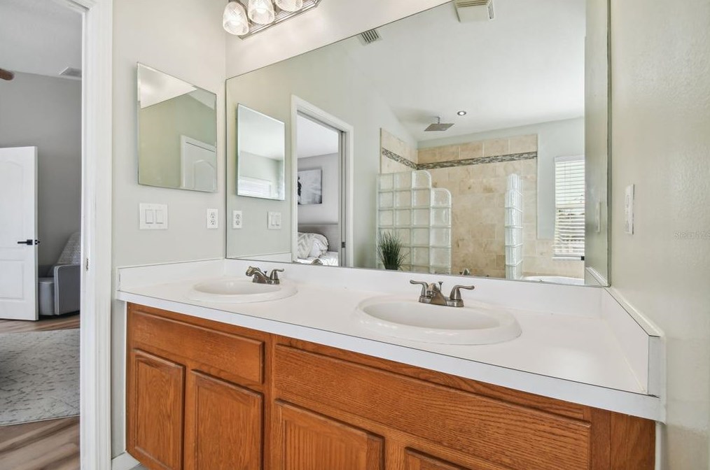 7513 Canal Point Ct, Zephyrhills FL  33545-8285 exterior
