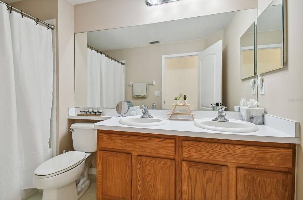 7513 Canal Point Ct, Zephyrhills FL  33545-8285 exterior