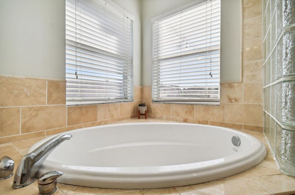 7513 Canal Point Ct, Zephyrhills FL  33545-8285 exterior