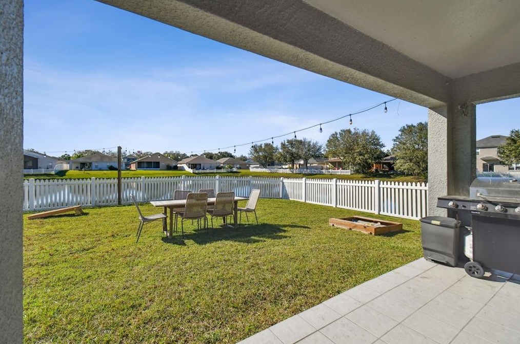7513 Canal Point Ct, Zephyrhills FL  33545-8285 exterior