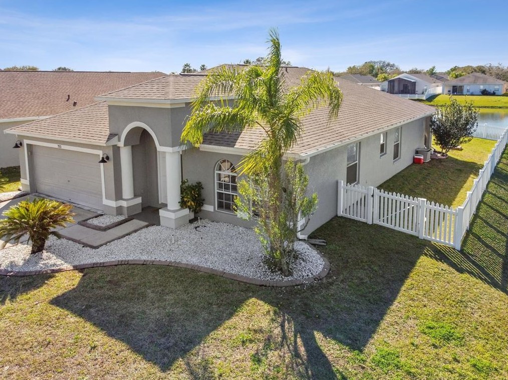 7513 Canal Point Ct, Zephyrhills FL  33545-8285 exterior