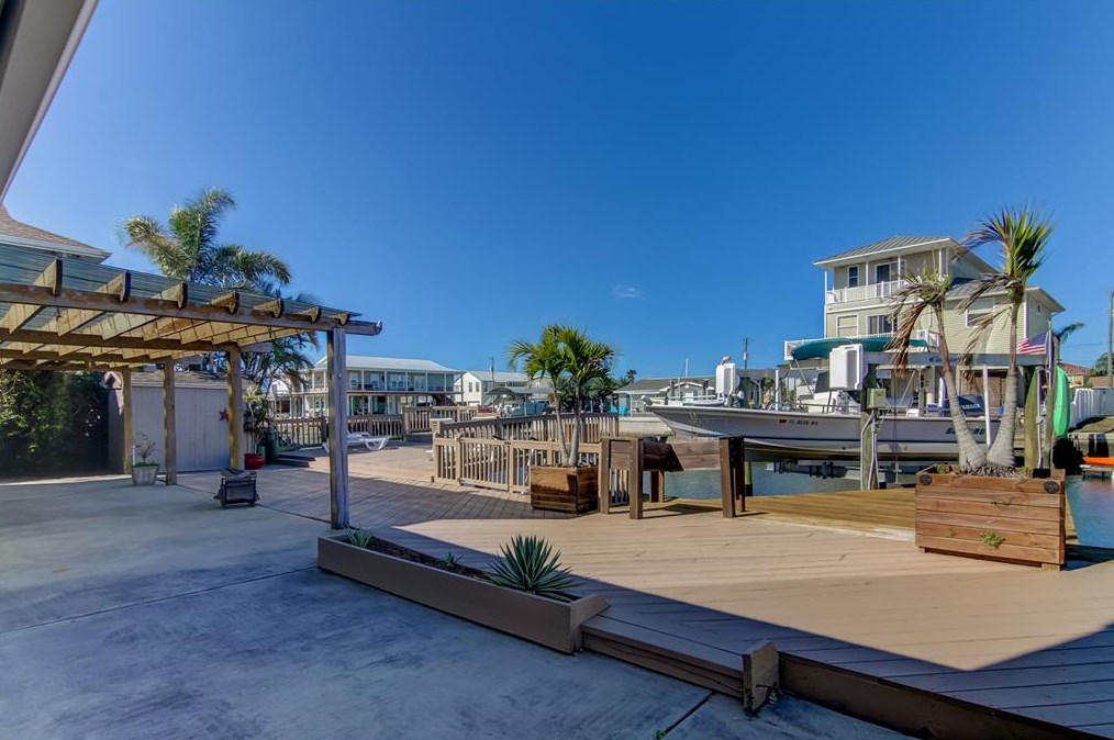 13841 Barnard Ave, Port Richey FL  34667-1305 exterior