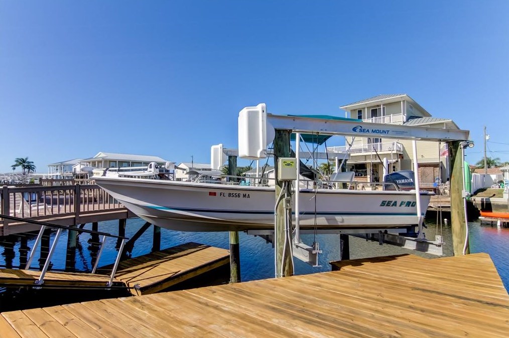 13841 Barnard Ave, Port Richey FL  34667-1305 exterior