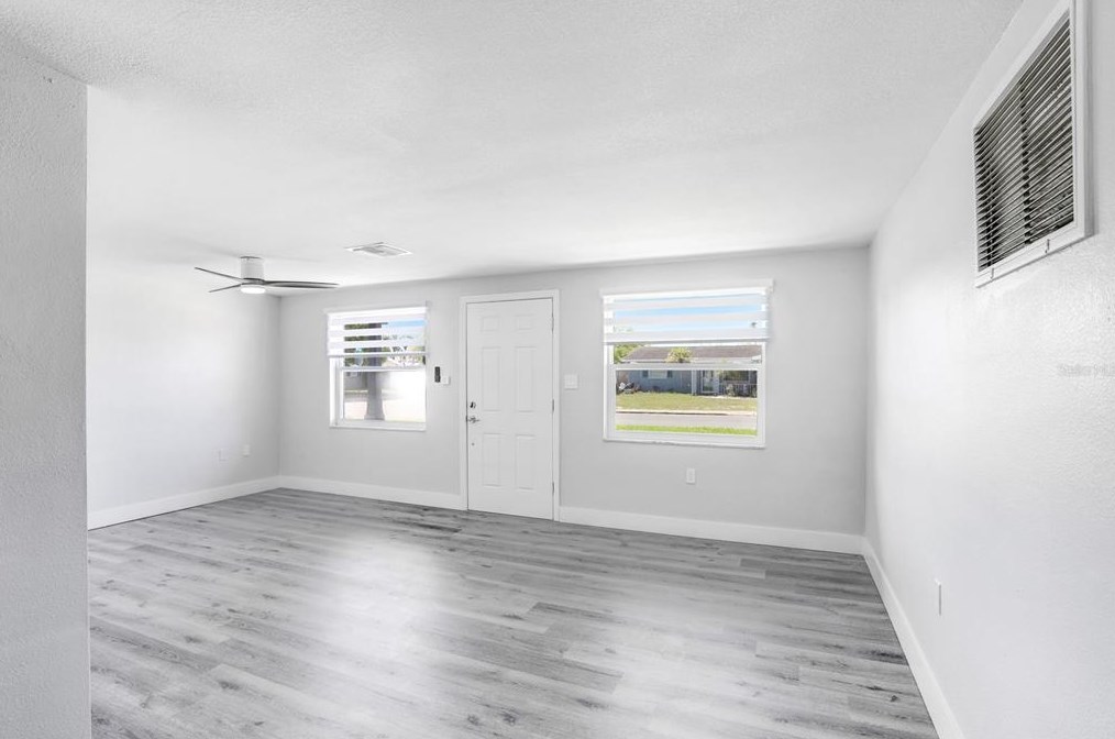 3551 Holiday Lake Dr, Tarpon Springs FL  34691-5124 exterior