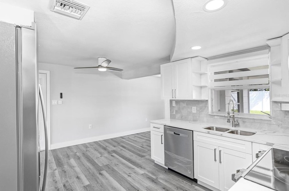 3551 Holiday Lake Dr, Tarpon Springs FL  34691-5124 exterior