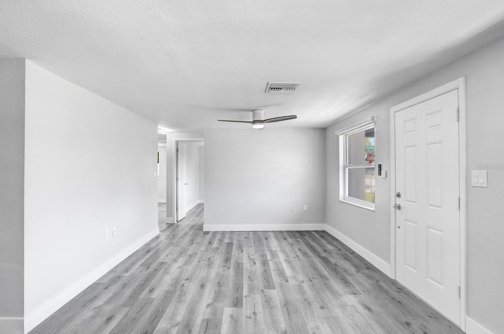 3551 Holiday Lake Dr, Tarpon Springs FL  34691-5124 exterior