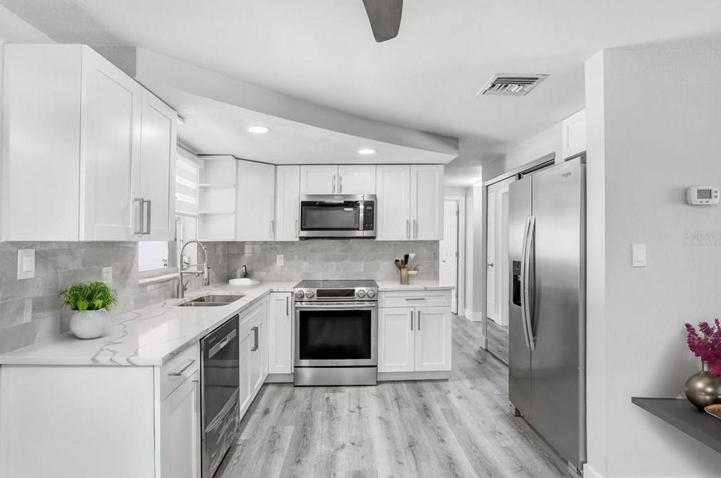 3551 Holiday Lake Dr, Tarpon Springs FL  34691-5124 exterior