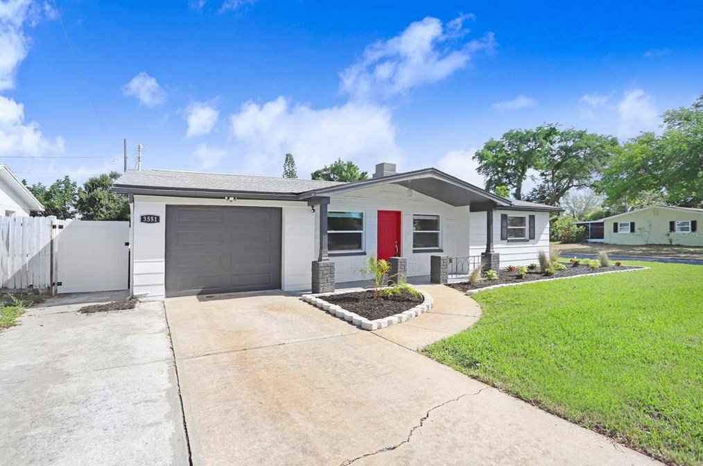 3551 Holiday Lake Dr, Tarpon Springs FL  34691-5124 exterior