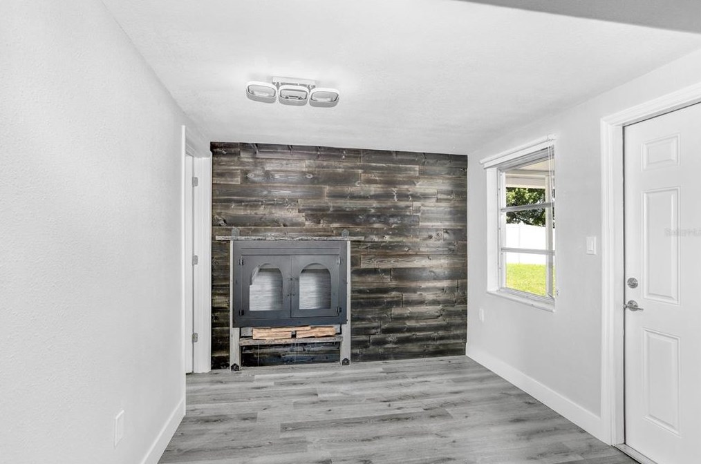 3551 Holiday Lake Dr, Tarpon Springs FL  34691-5124 exterior