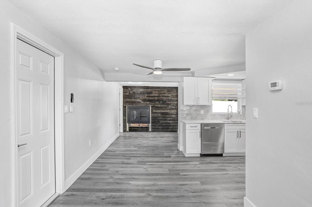 3551 Holiday Lake Dr, Tarpon Springs FL  34691-5124 exterior