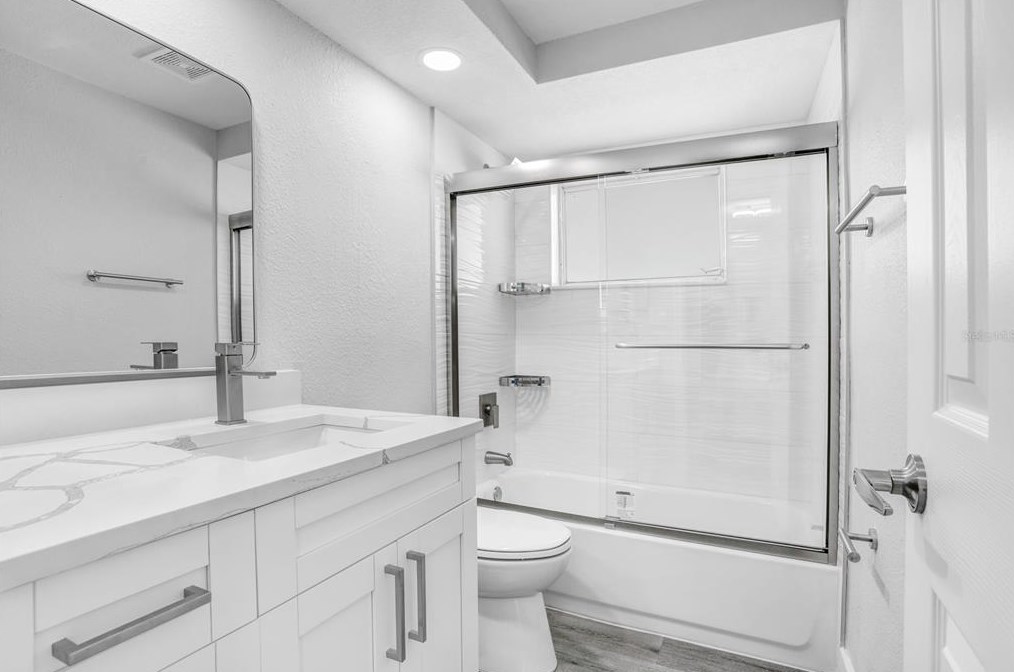 3551 Holiday Lake Dr, Tarpon Springs FL  34691-5124 exterior