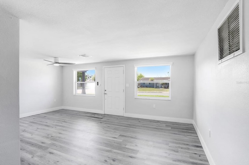 3551 Holiday Lake Dr, Tarpon Springs FL  34691-5124 exterior