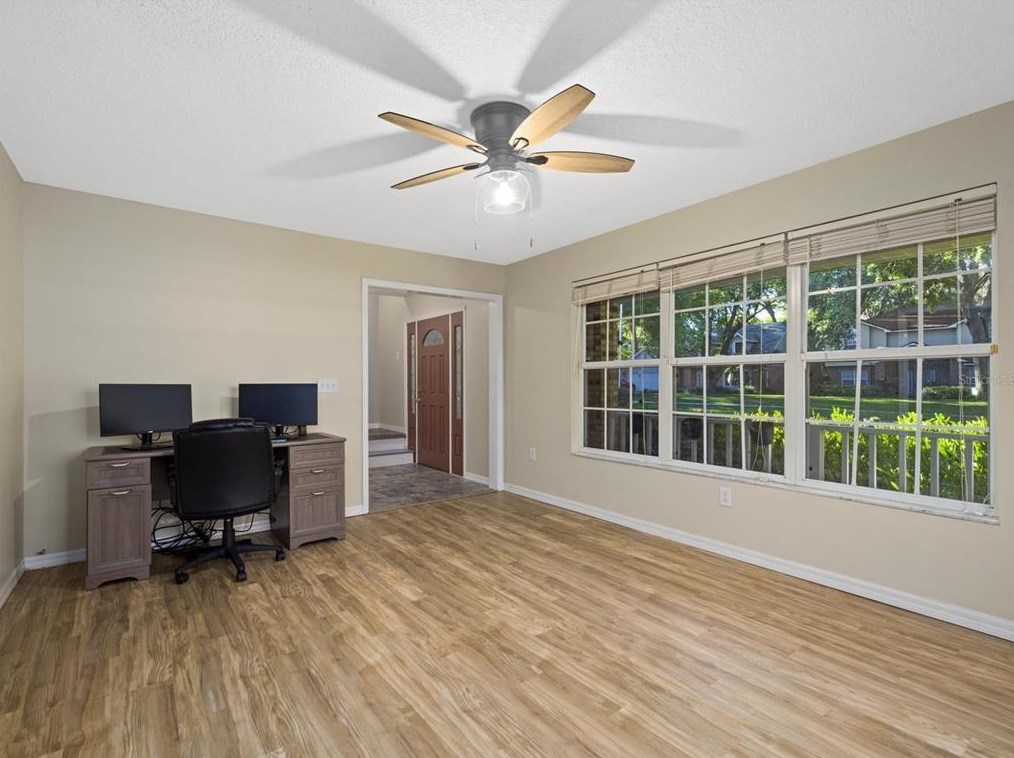 9308 Alanbrooke St, Tampa FL  33637-4946 exterior